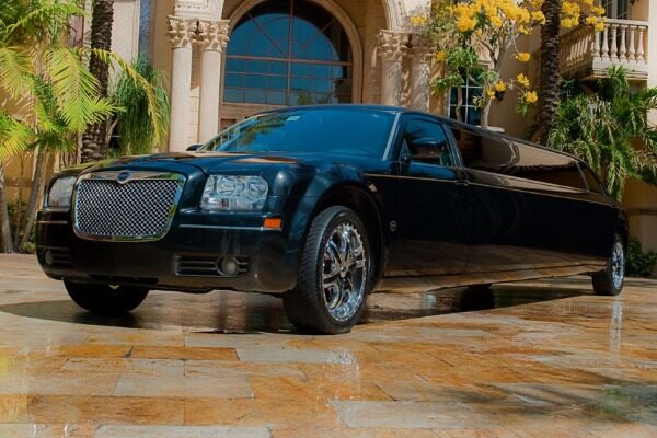 8 Person Chrysler 300 Limo Service New Orleans